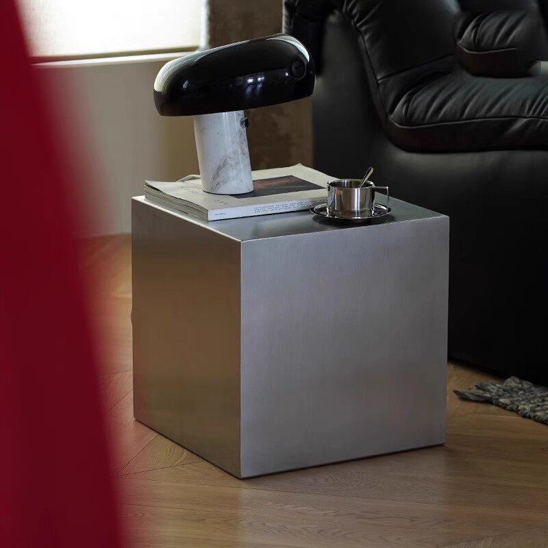 طاولات جانبية إيطالية من الفول - مراجعة Desk Setup Minimalist وسعره